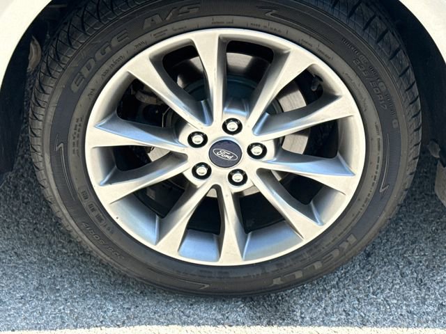 Used 2017 Ford Fusion SE w/ Fusion SE Technology Package image 9