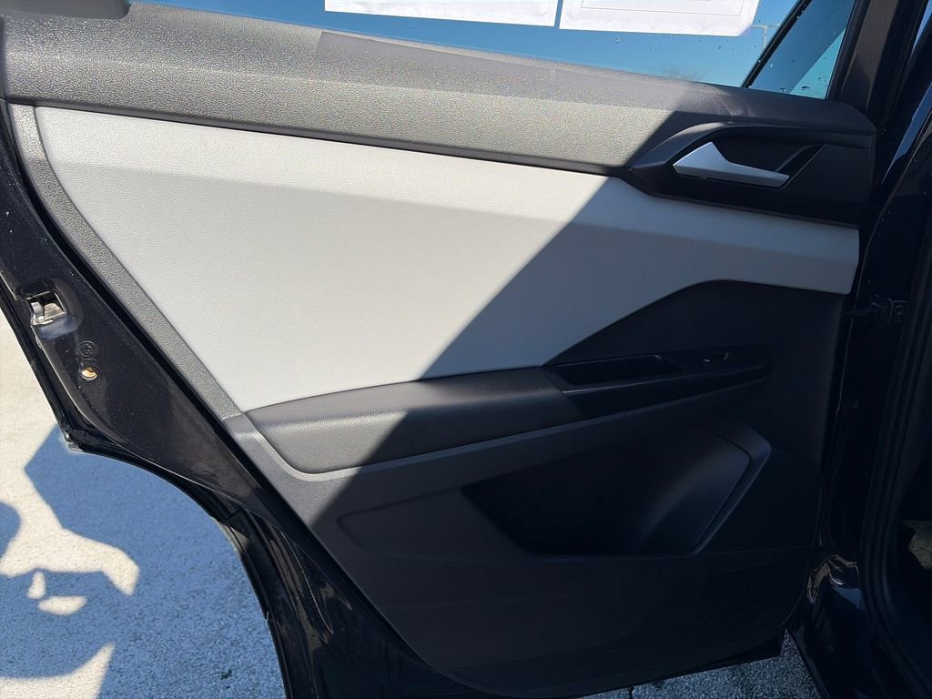 Used 2022 Volkswagen Taos SEL image 28