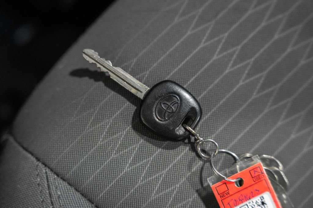 Used 2016 Toyota Tacoma SR5 image 31