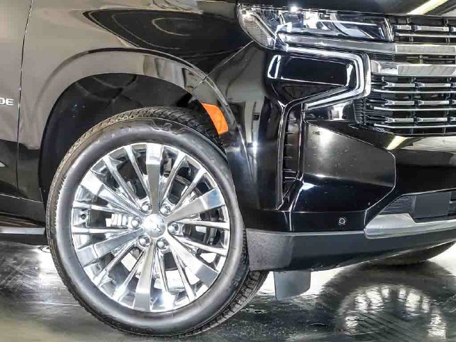 Used 2021 Chevrolet Tahoe Premier w/ Premium Package AWD/4WD image 4