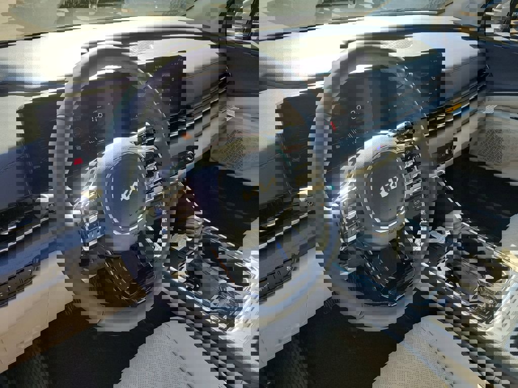 New 2026 Kia Carnival EX FWD image 23