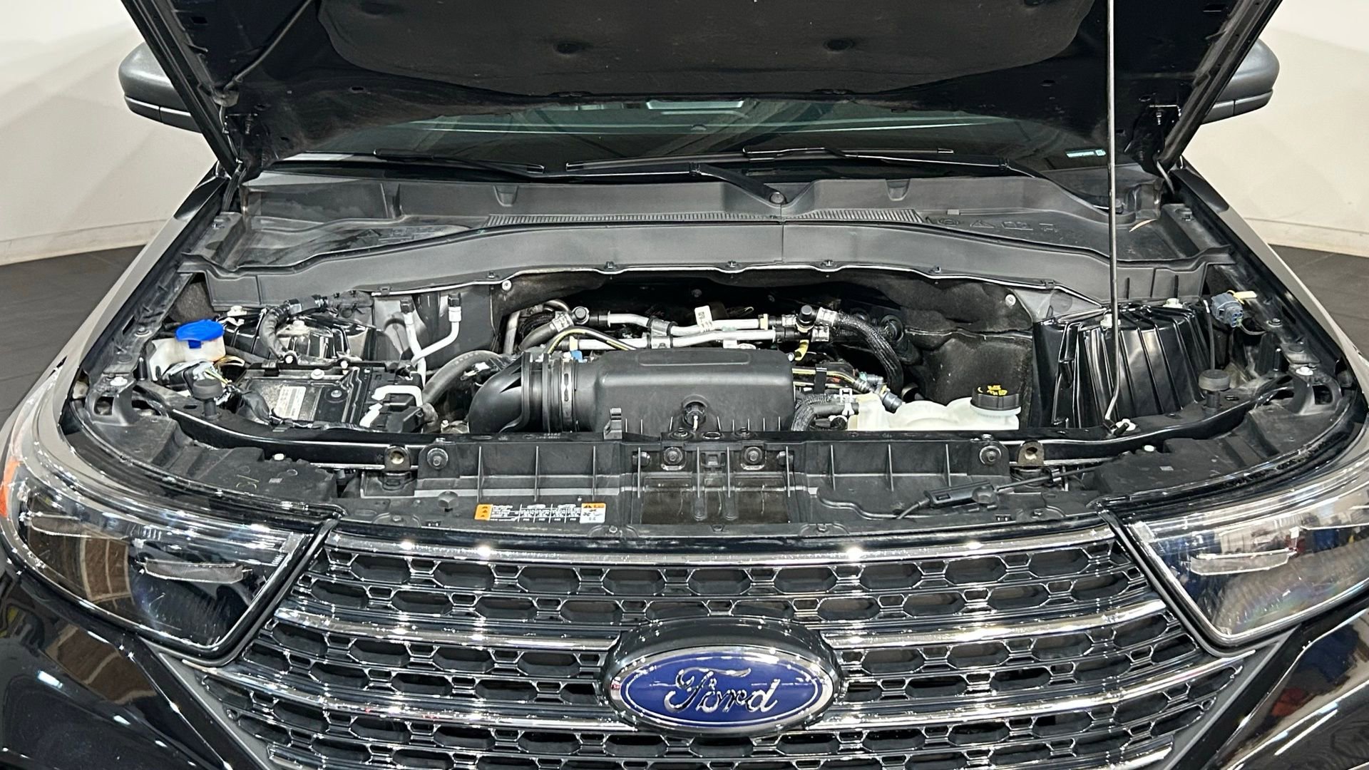 Used 2023 Ford Explorer XLT w/ Equipment Group 202A AWD/4WD image 99