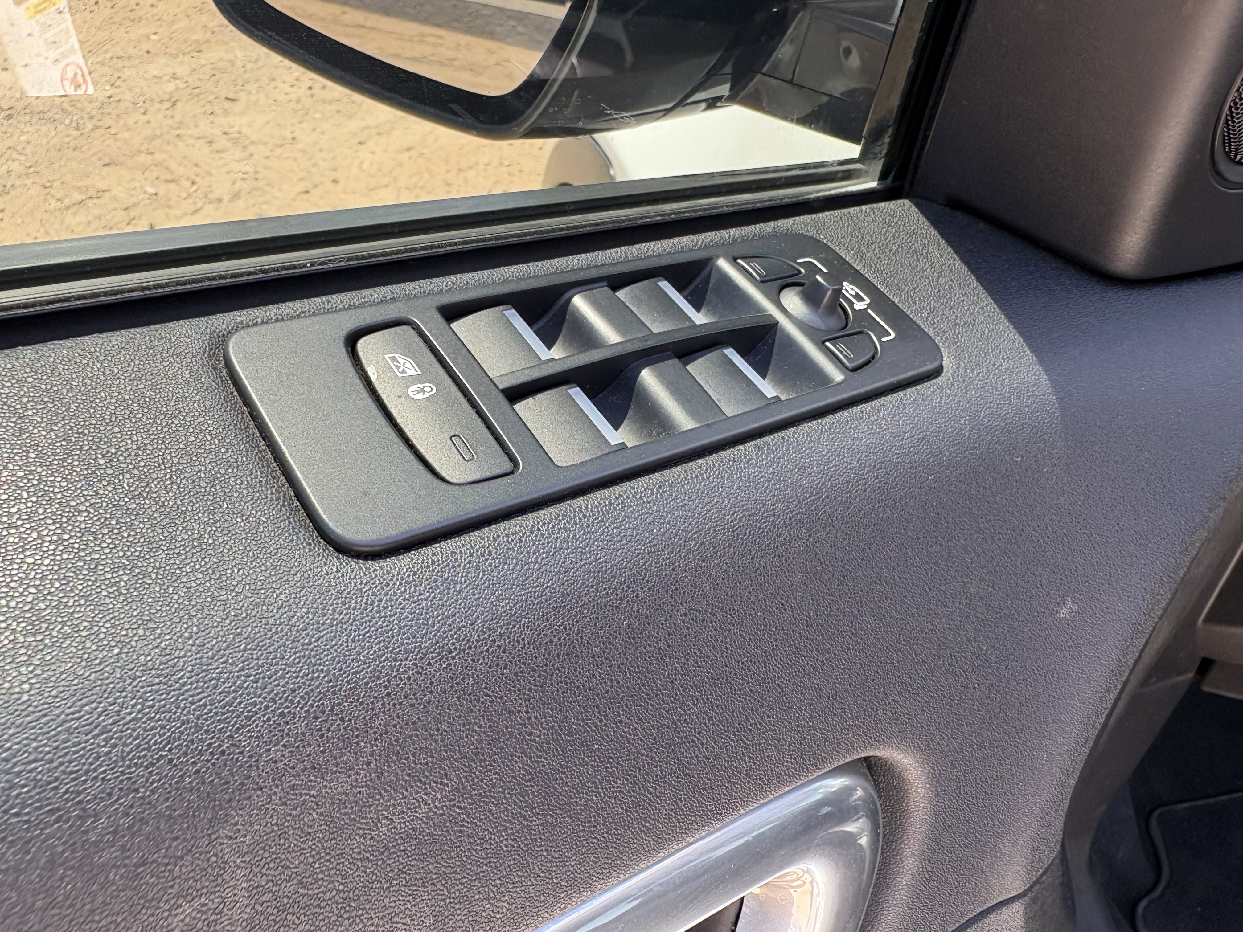 Used 2017 Land Rover Discovery Sport SE AWD/4WD image 13
