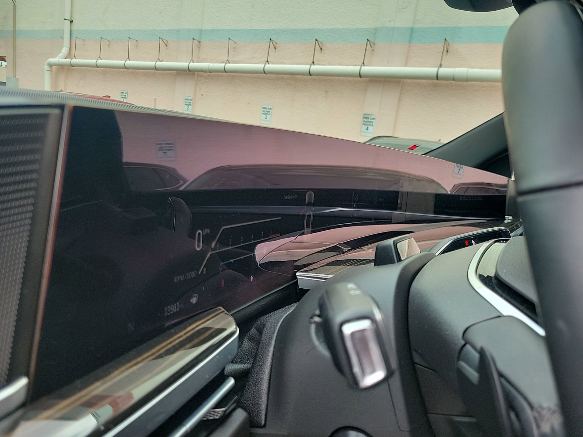 Used 2025 Cadillac Escalade Premium Luxury image 35