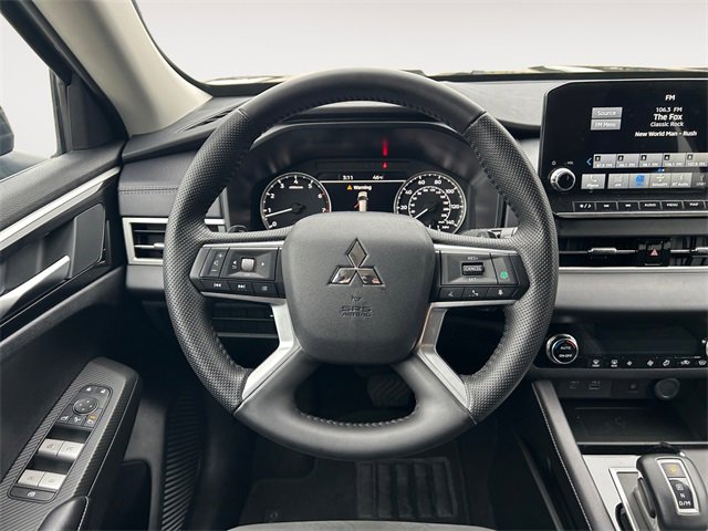 Used 2024 Mitsubishi Outlander SE image 12