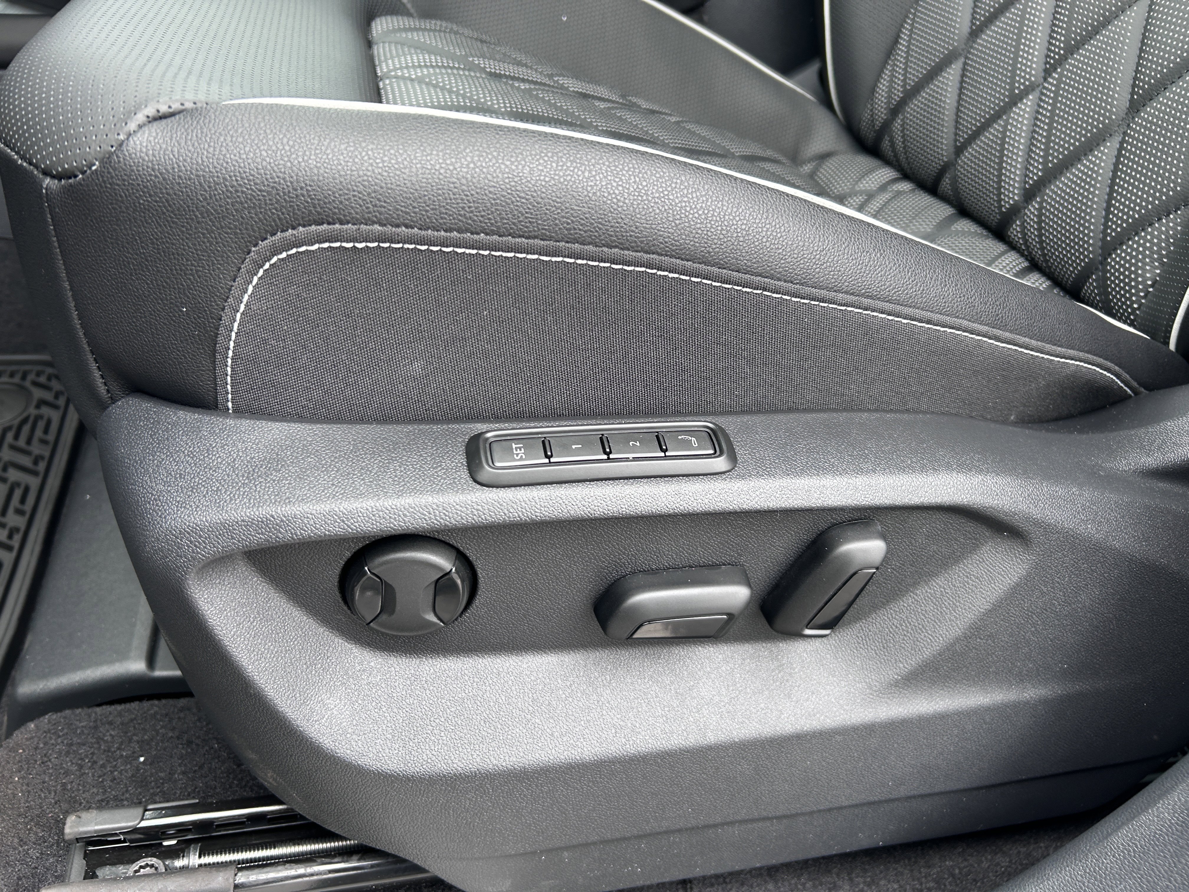 New 2026 Volkswagen Atlas SEL Premium R-Line image 23