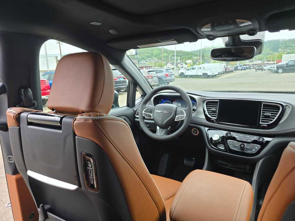 New 2026 Chrysler Pacifica Pinnacle AWD/4WD image 10