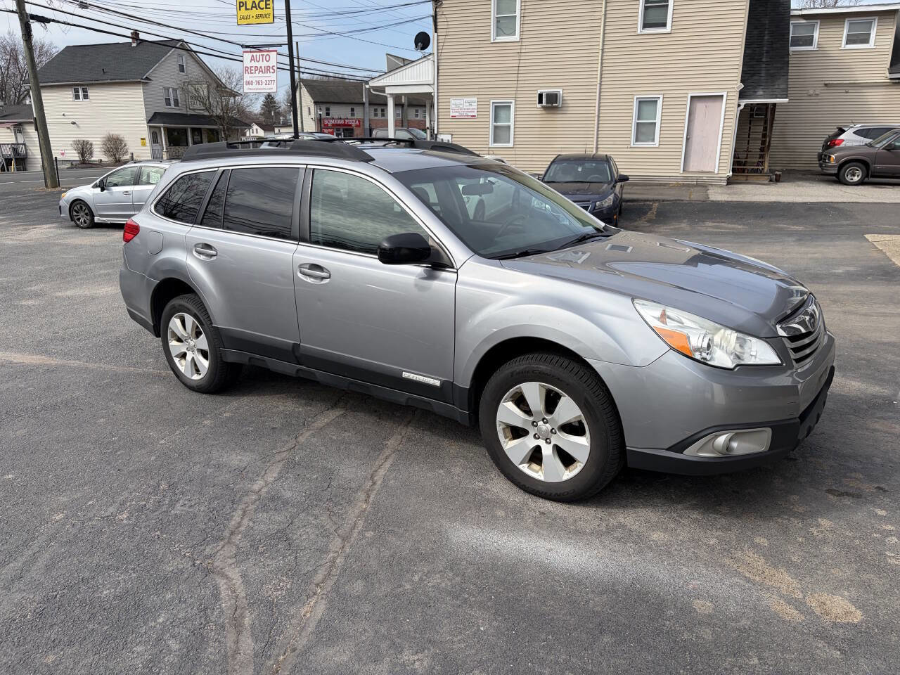 Used 2010 Subaru Outback 2.5i Premium image 2