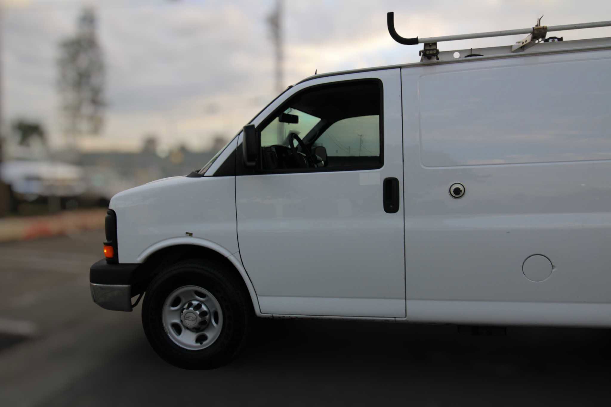 Used 2014 Chevrolet Express 2500 image 4