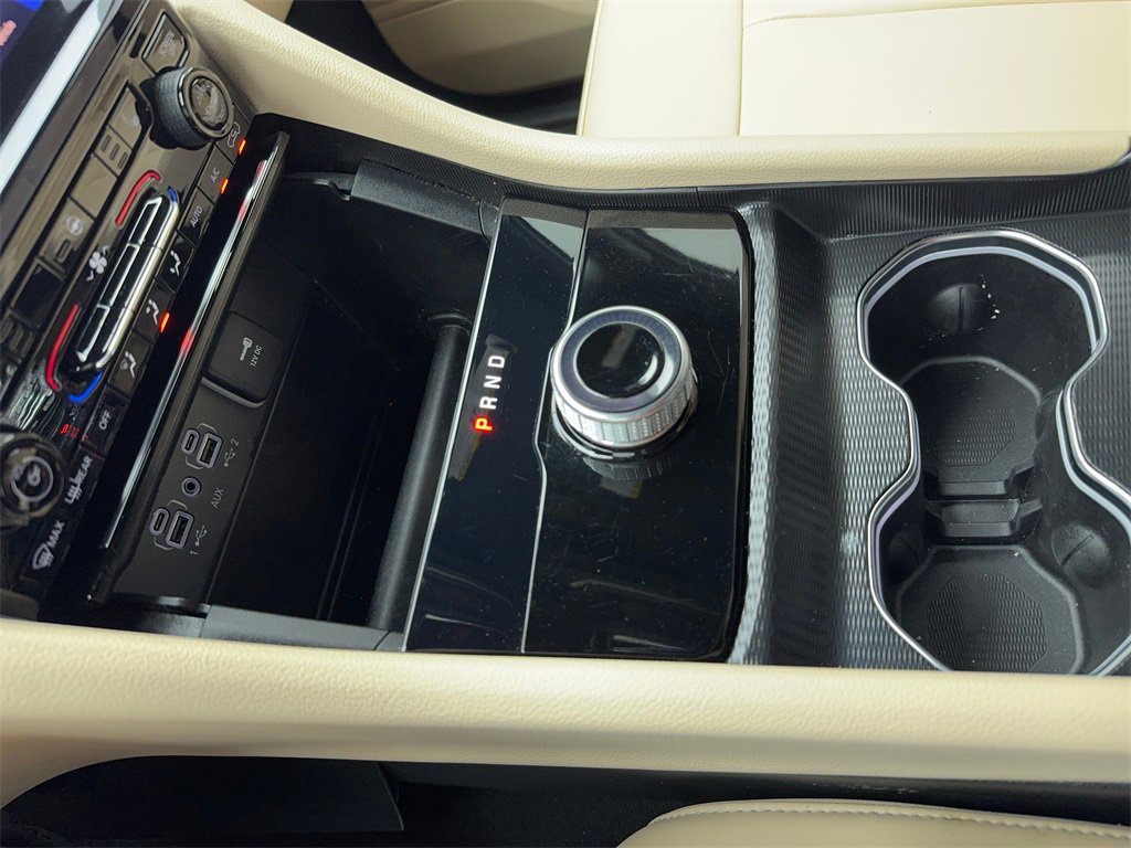 Used 2024 Jeep Grand Cherokee L Limited w/ Black Appearance Package image 30