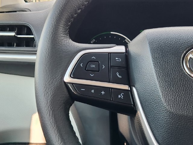 Used 2026 Toyota Sienna XLE FWD image 28
