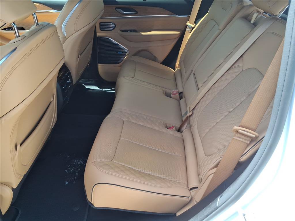 Used 2022 Jeep Grand Cherokee Summit AWD/4WD image 13