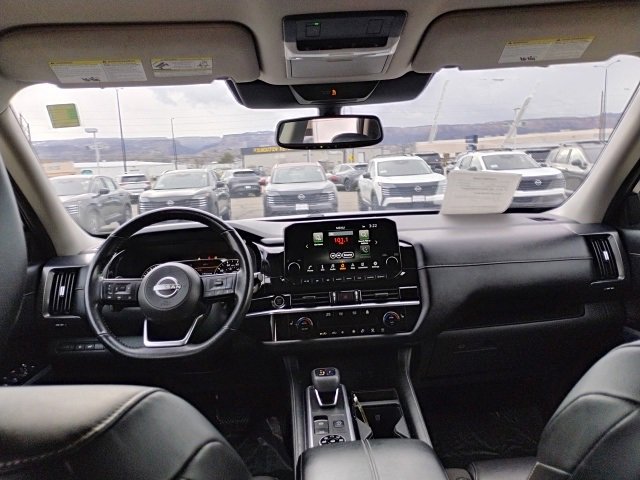 Used 2022 Nissan Pathfinder SL image 14