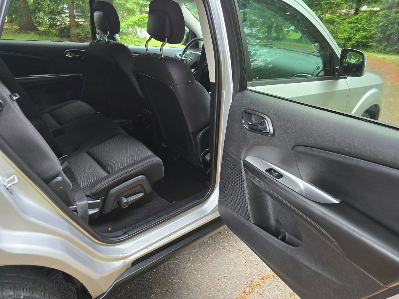 Used 2013 Dodge Journey SXT w/ Flexible Seating Group FWD image 14