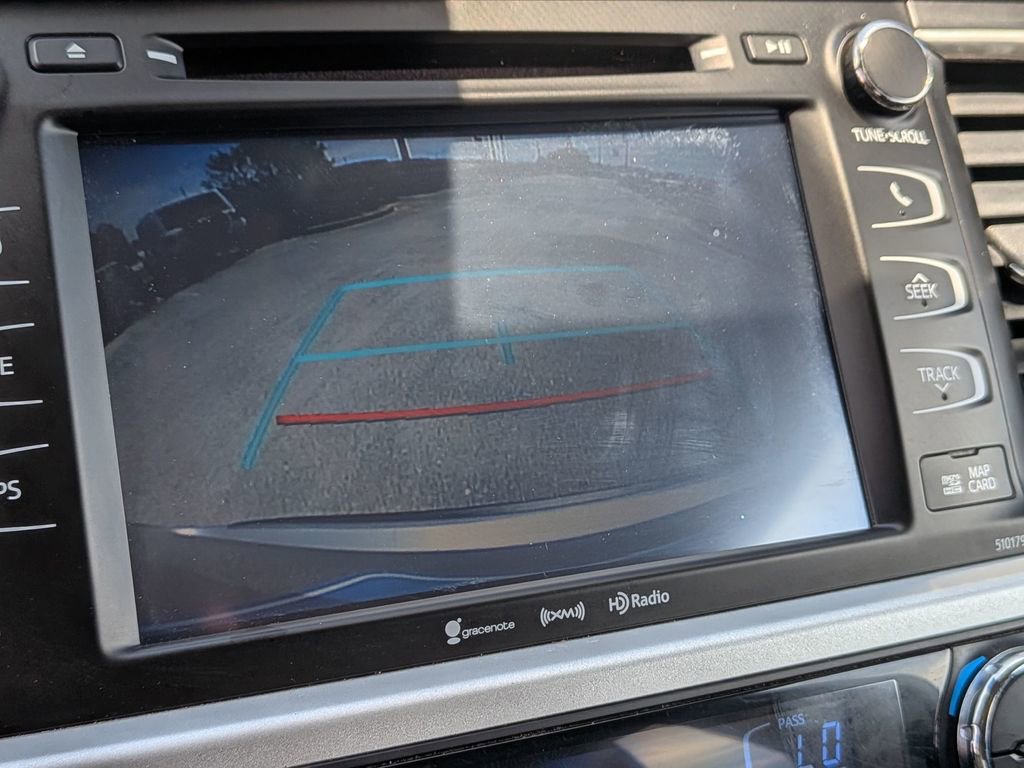 Used 2018 Toyota Highlander SE image 24