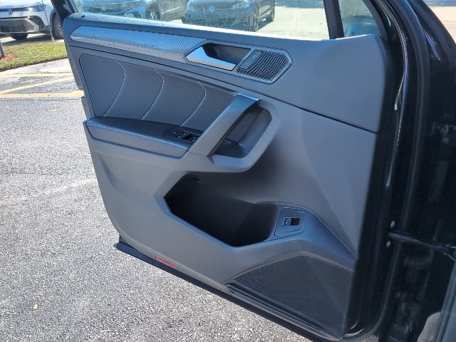 Used 2022 Volkswagen Tiguan SE w/ Panoramic Sunroof Package image 24