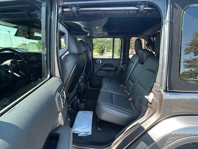 New 2025 Jeep Wrangler Unlimited Sahara AWD/4WD image 7