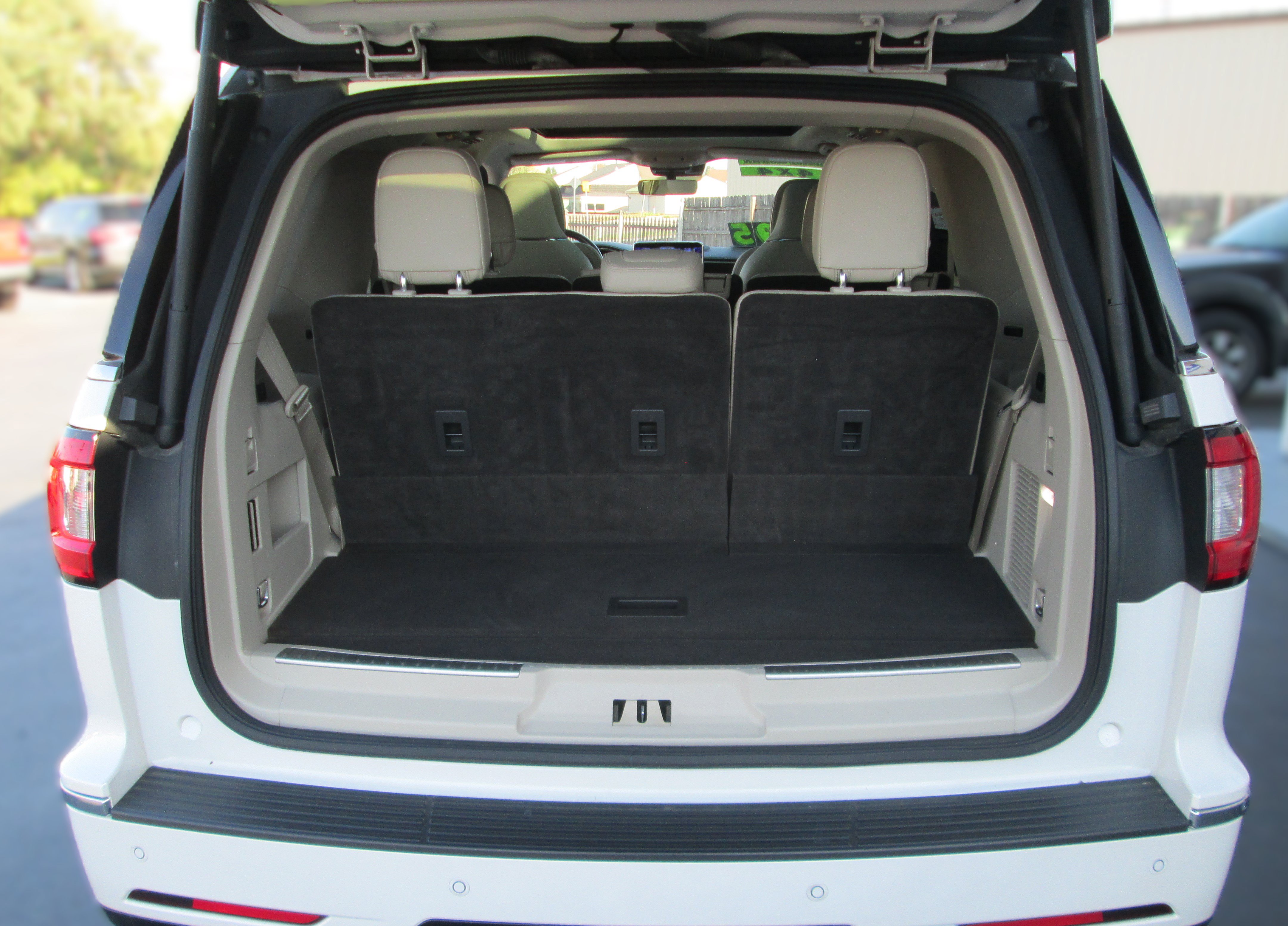 Used 2019 Lincoln Navigator Reserve AWD/4WD image 9