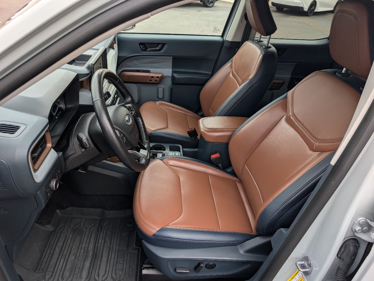 Used 2022 Ford Maverick Lariat w/ Lariat Luxury Package FWD image 2
