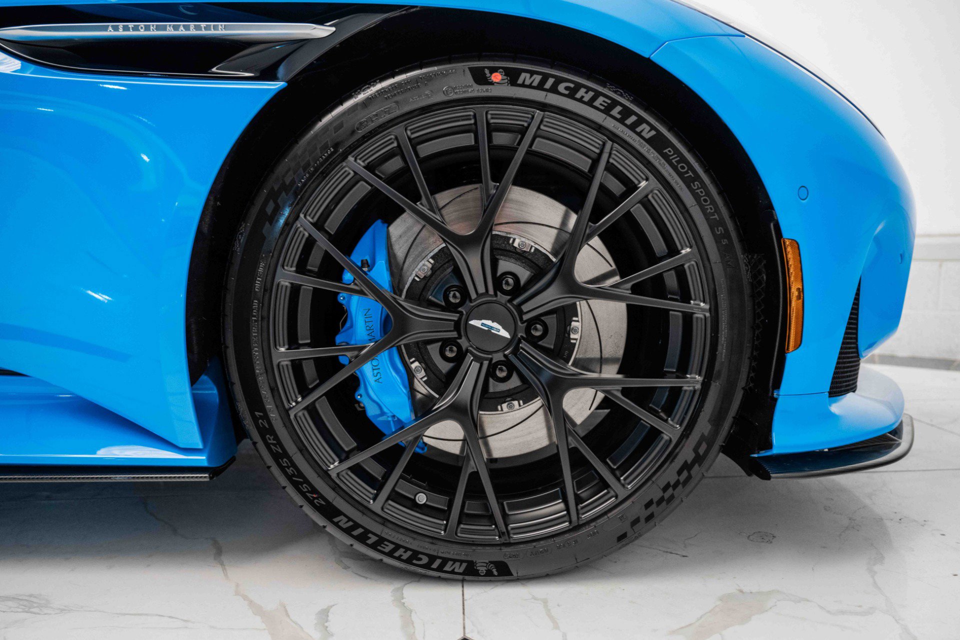 Used 2024 Aston Martin DB12 Coupe image 41