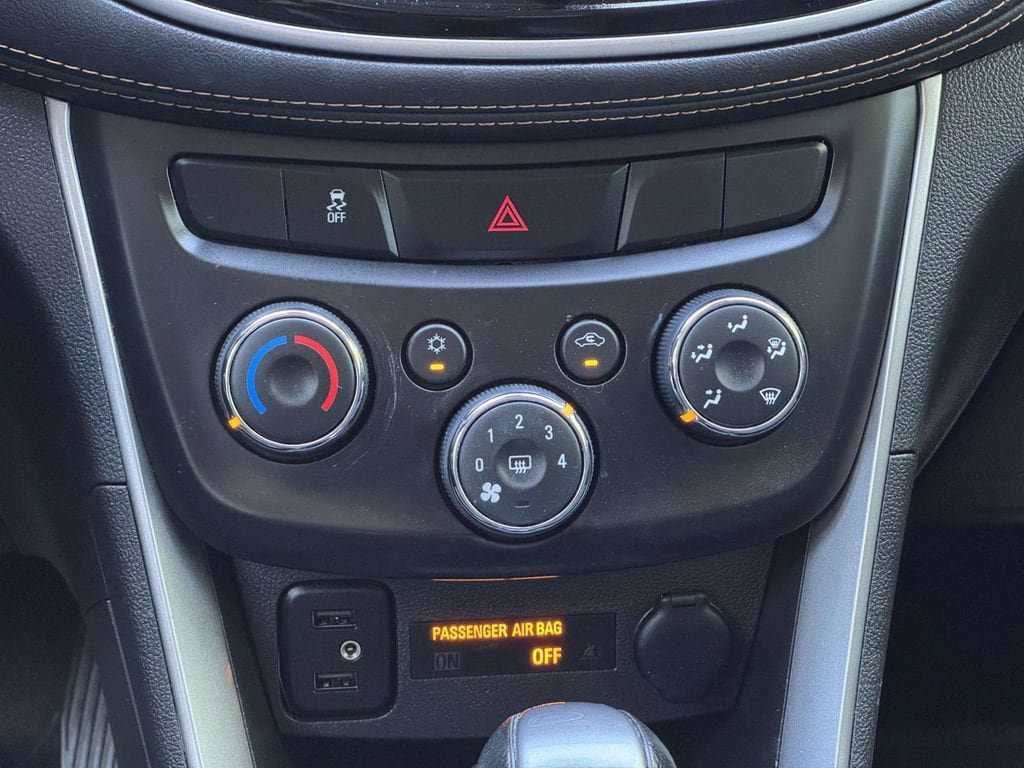 Used 2020 Chevrolet Trax LT w/ LT Convenience Package FWD image 6