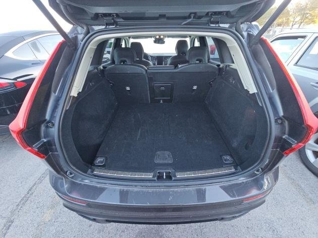 Certified 2025 Volvo XC60 B5 Plus image 6