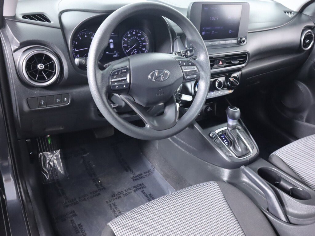Used 2022 Hyundai Kona SE w/ Cargo Package AWD/4WD image 9