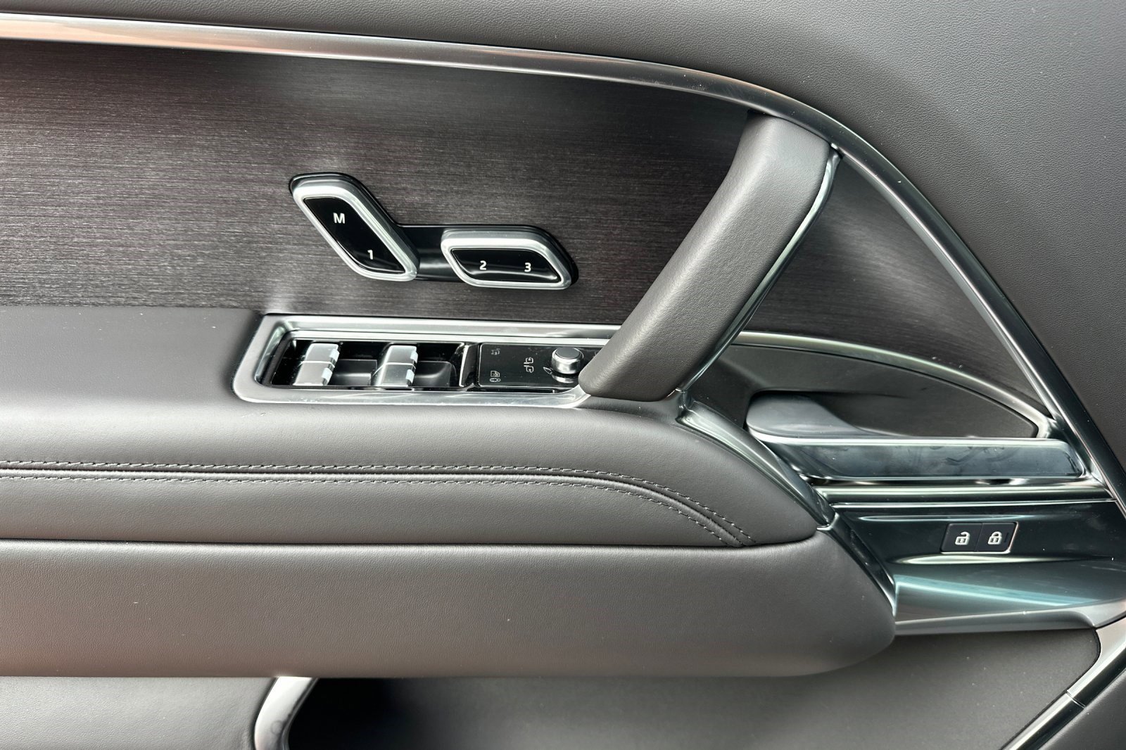 New 2026 Land Rover Range Rover SE image 15