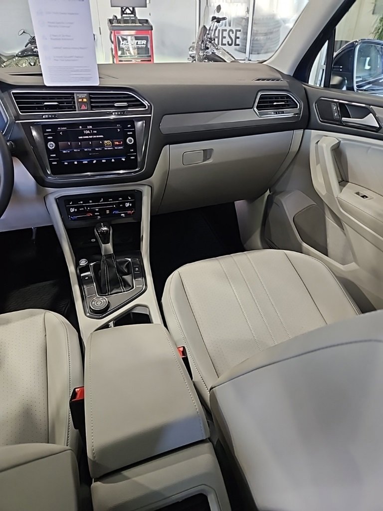 Certified 2024 Volkswagen Tiguan SE w/ Panoramic Sunroof Package image 24