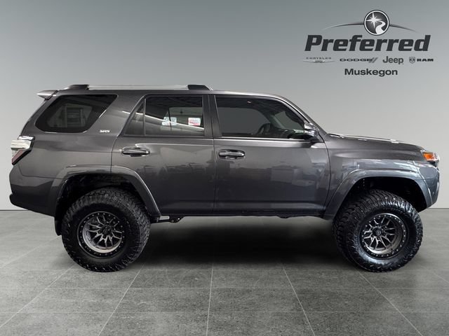 Used 2022 Toyota 4Runner SR5 Premium AWD/4WD image 8