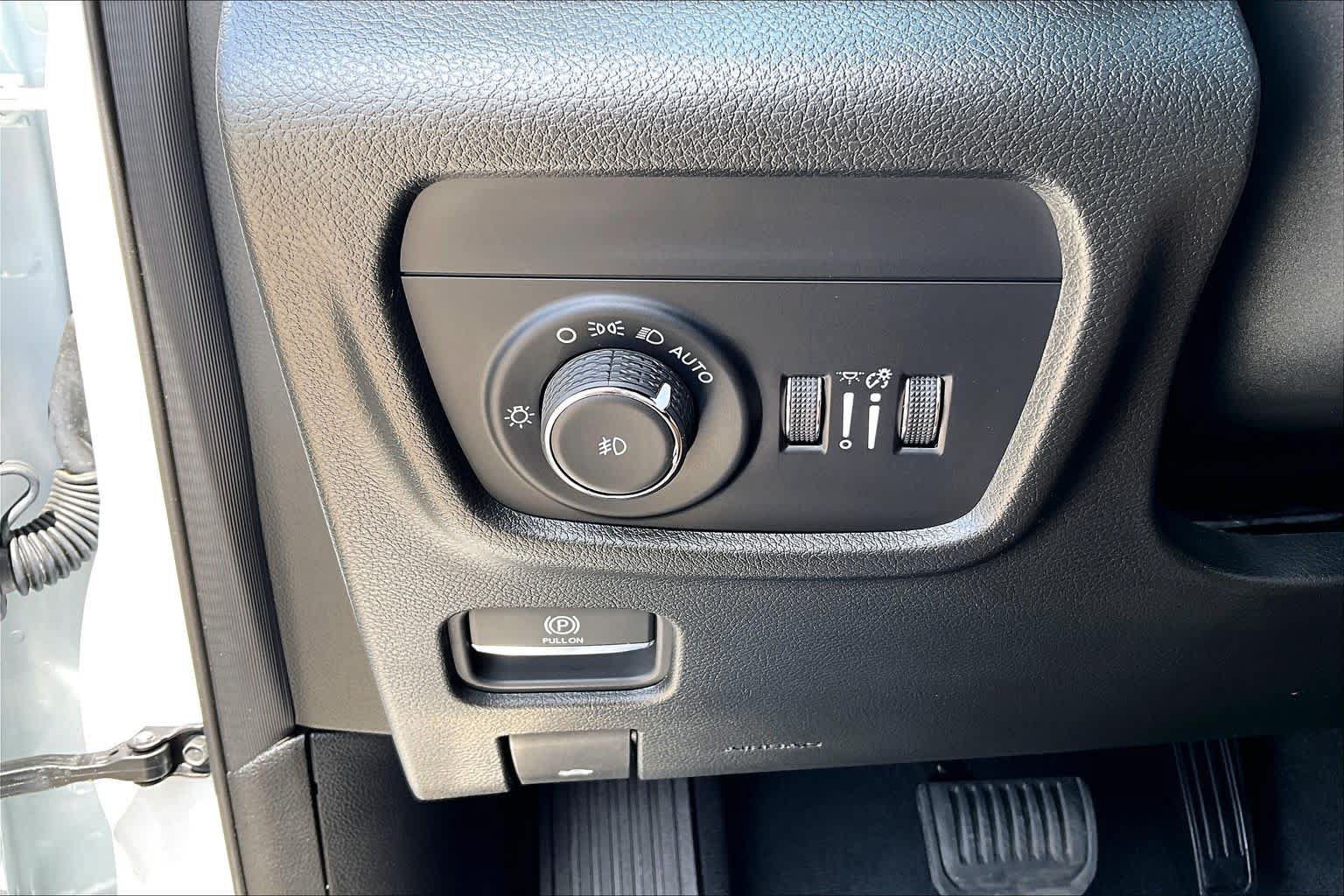 Used 2025 Jeep Grand Cherokee L Summit AWD/4WD image 34