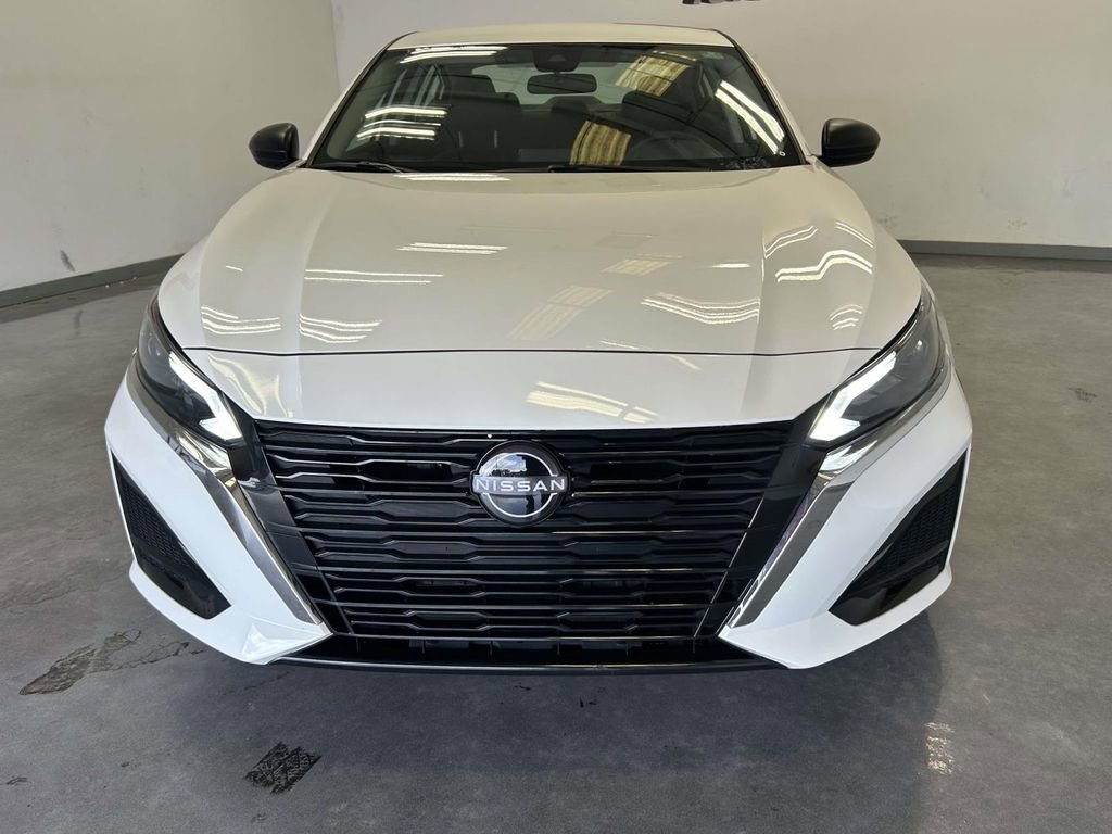 Used 2025 Nissan Altima 2.5 SV FWD image 8