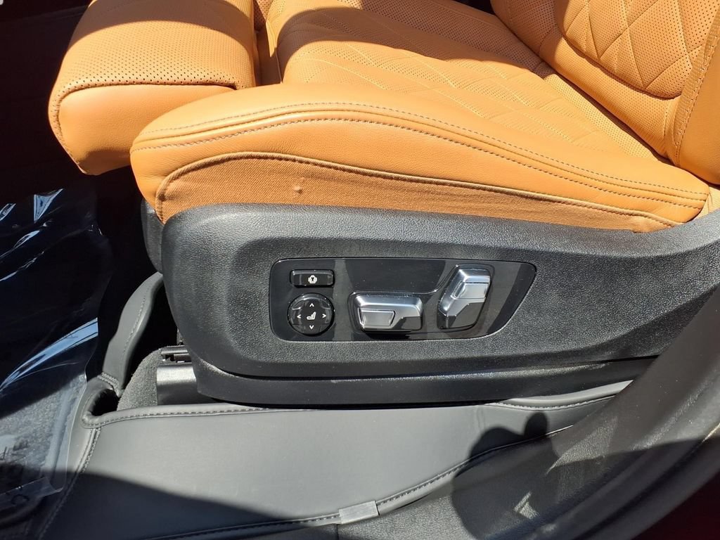 Used 2024 BMW X7 xDrive40i AWD/4WD image 23