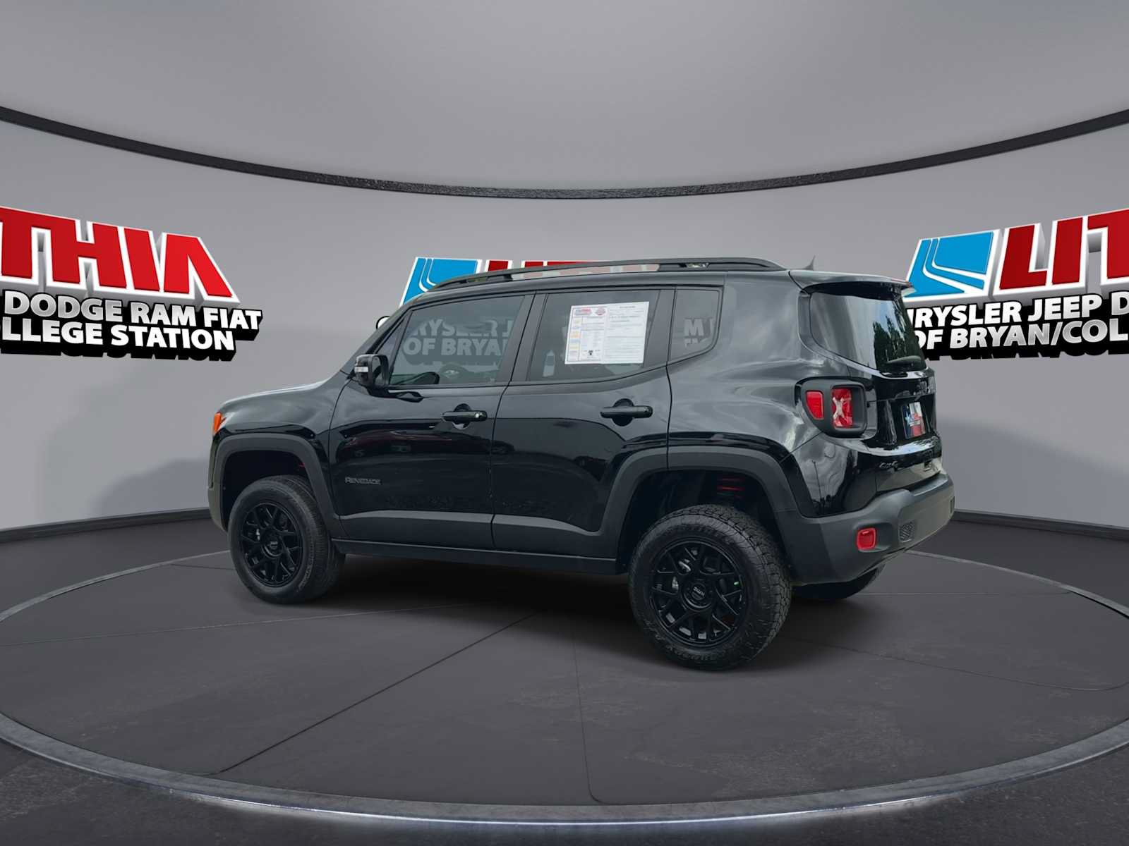 Used 2023 Jeep Renegade Latitude AWD/4WD image 6