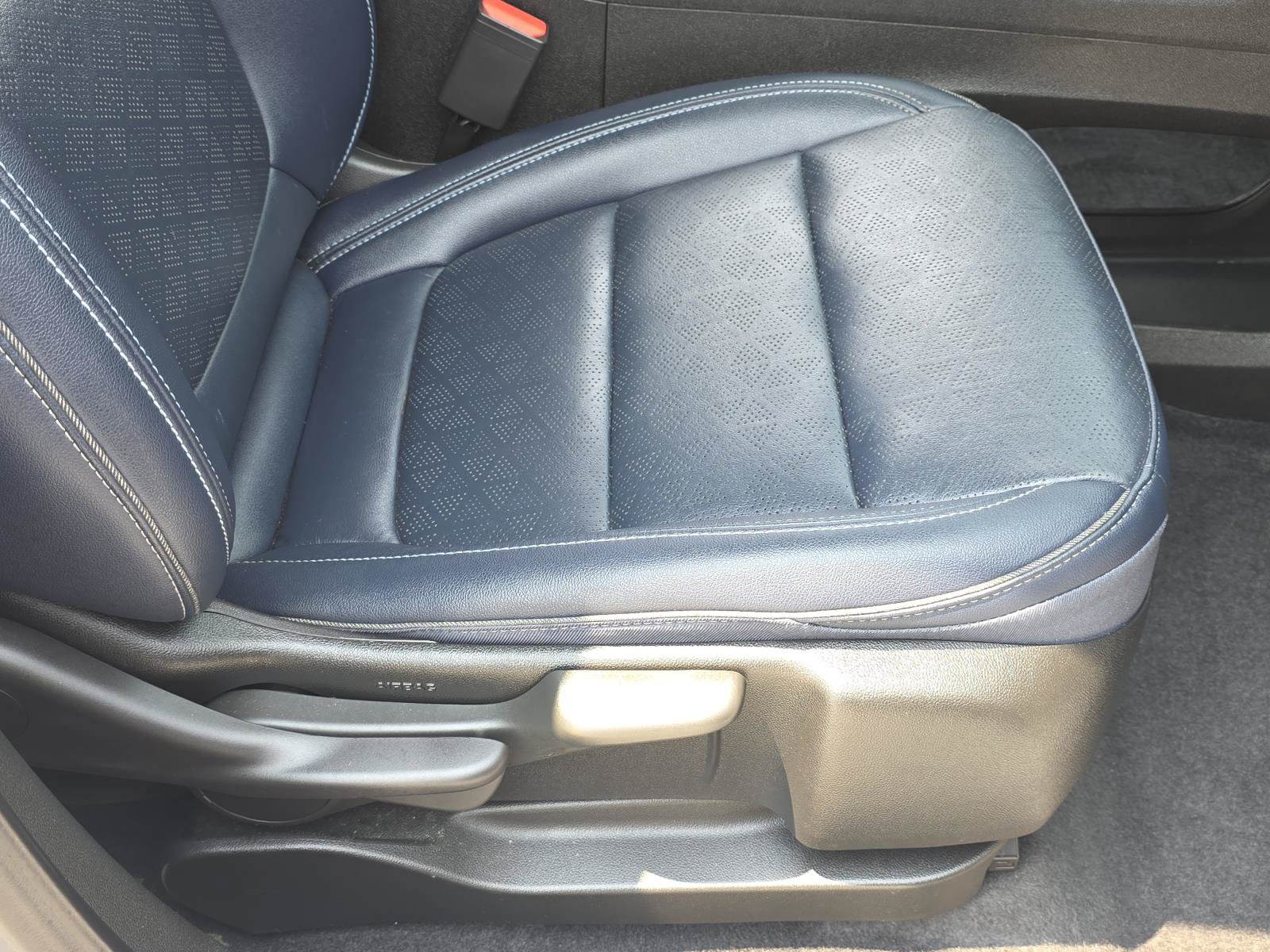 Used 2023 Chevrolet Bolt EUV Premier w/ Sun & Sound Package FWD image 17