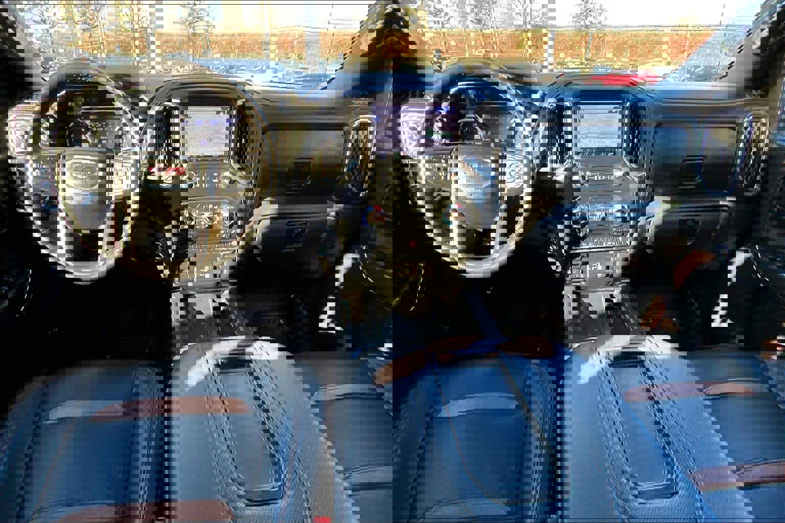 Used 2022 GMC Sierra 1500 AT4 w/ AT4 Premium Package image 12