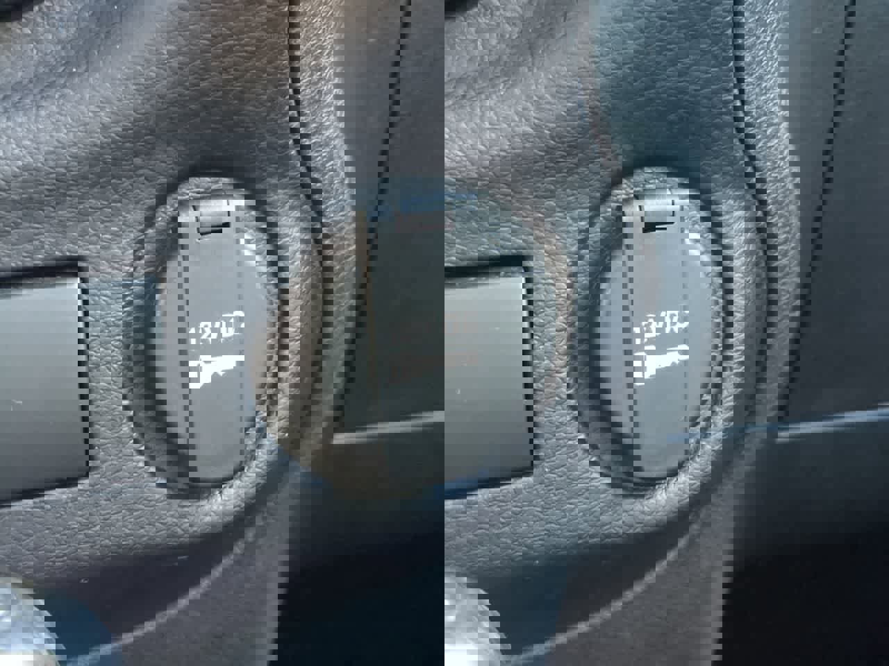 Used 2015 Jeep Wrangler Unlimited Sahara w/ Connectivity Group image 29