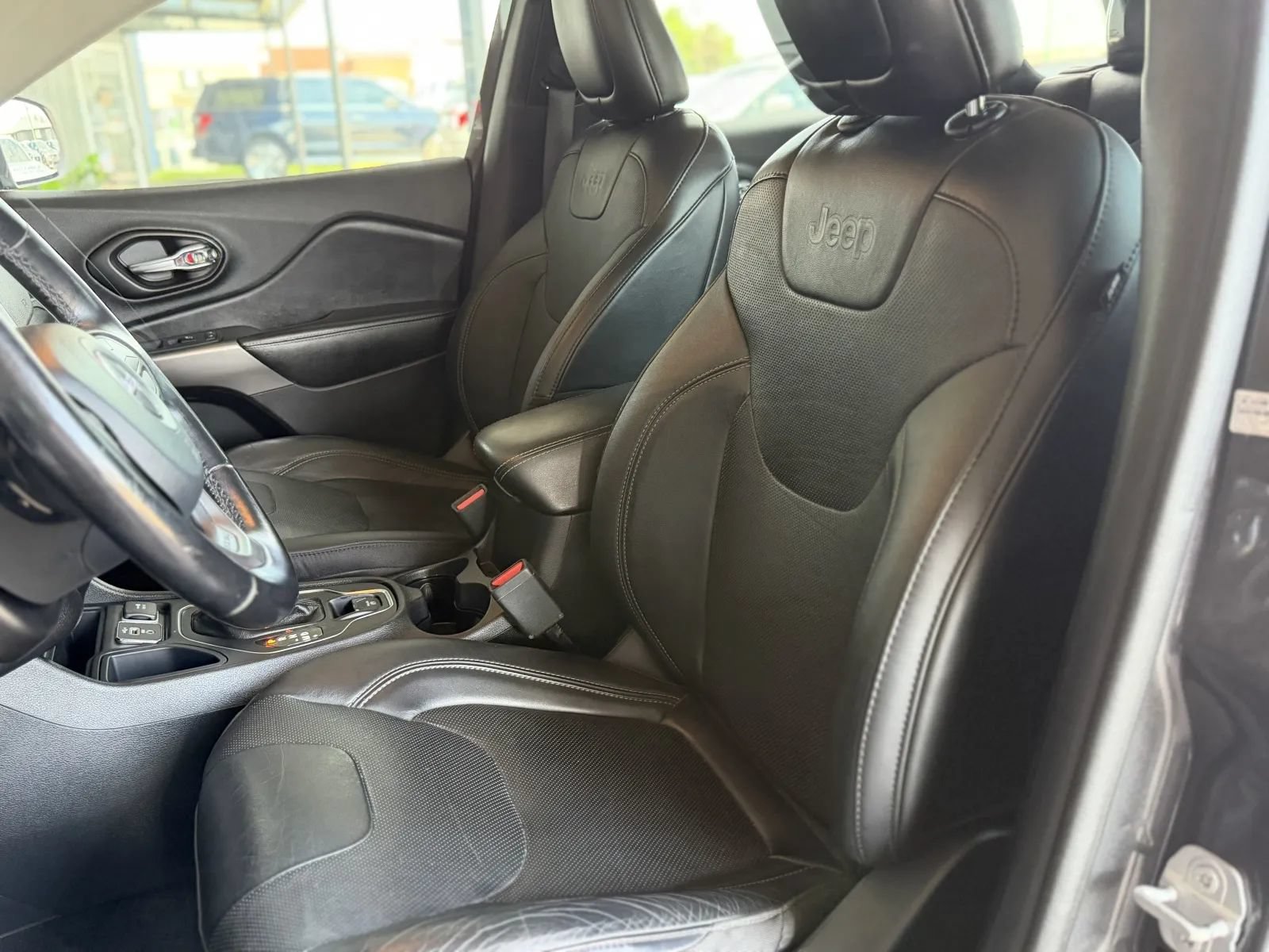 Used 2021 Jeep Cherokee Latitude Lux FWD image 44