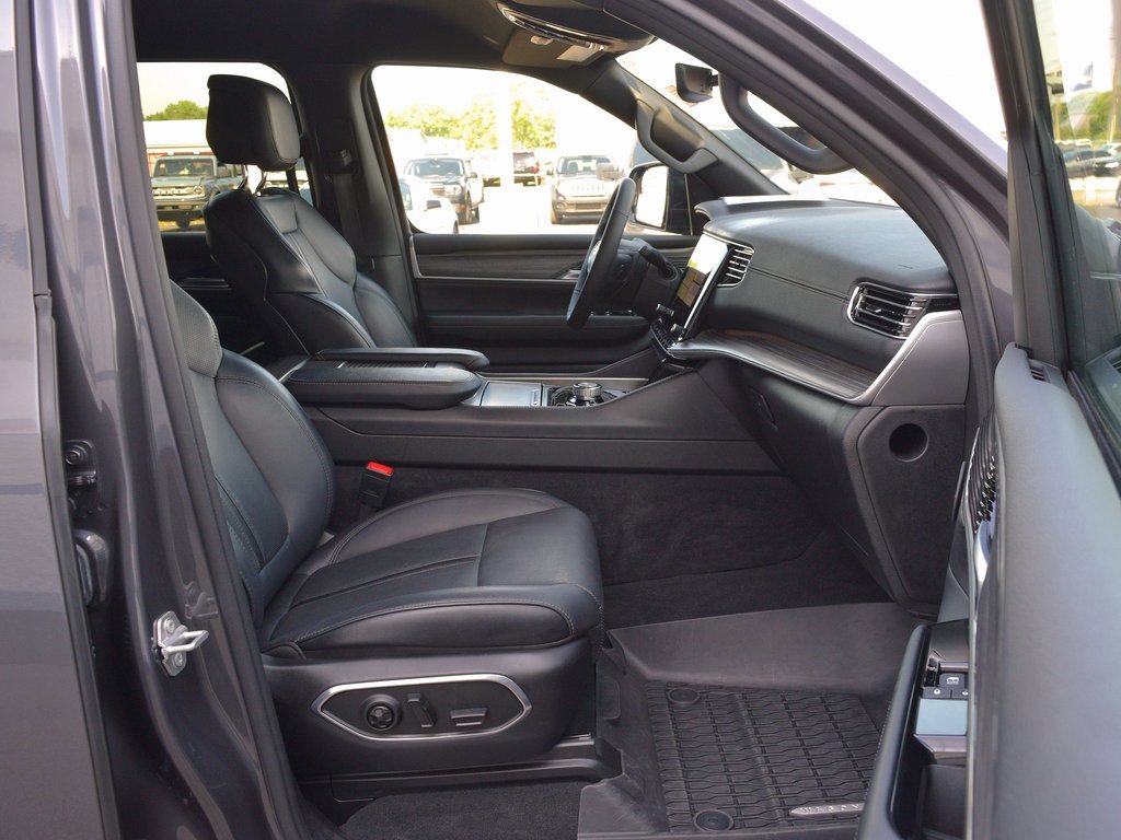 Used 2024 Jeep Wagoneer L Series III w/ Flexible Seating Group image 42