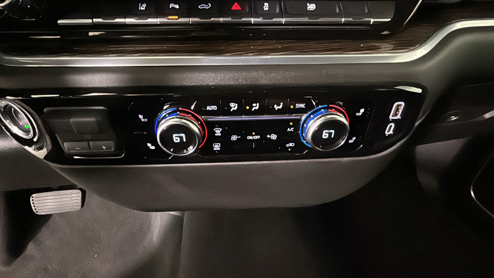 New 2026 GMC Sierra 2500 SLE w/ SLE Value Package; AWD/4WD image 25