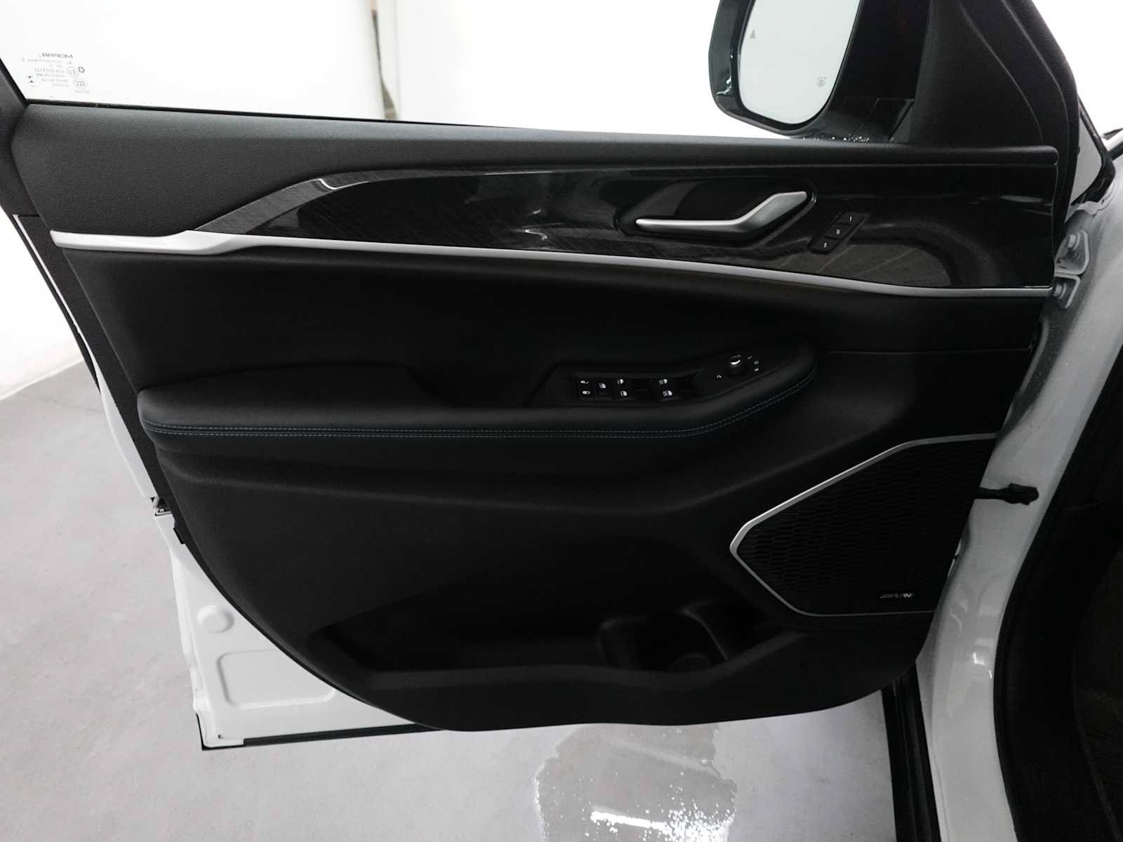 Used 2023 Jeep Grand Cherokee Trailhawk w/ Luxury Tech Group III AWD/4WD image 10
