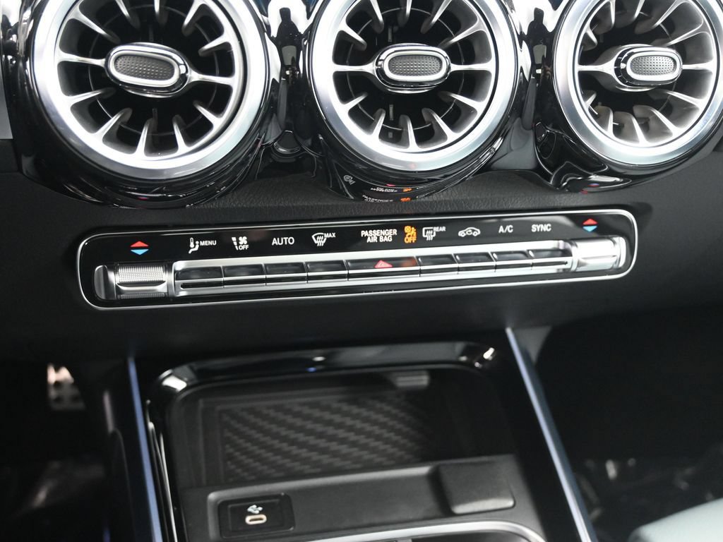 Used 2025 Mercedes-Benz GLB 35 AMG 4MATIC image 18