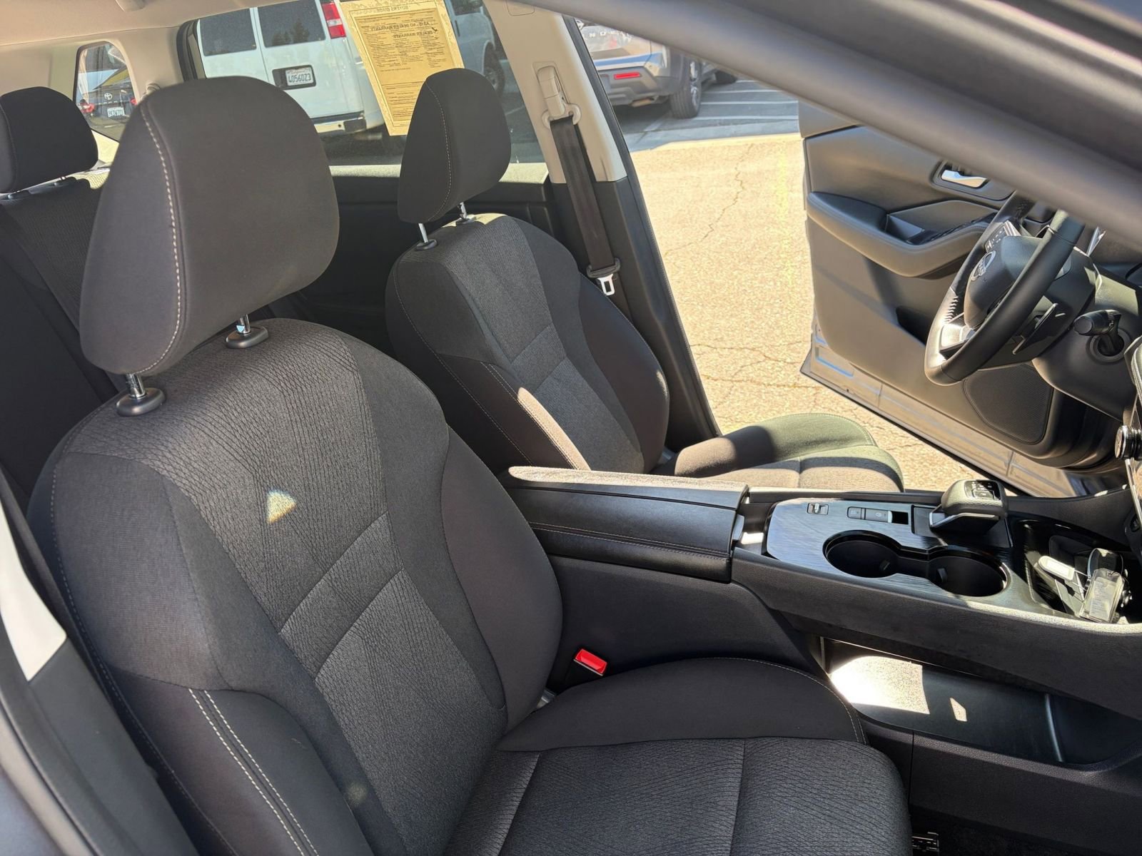 Used 2025 Nissan Rogue SV FWD image 29
