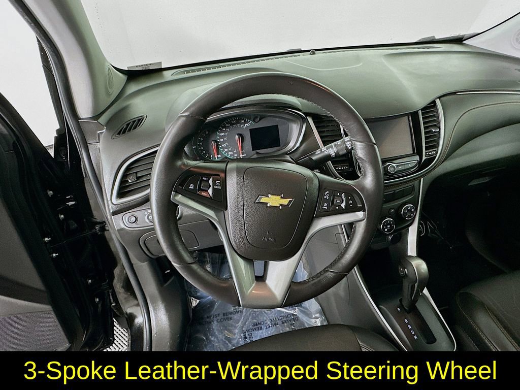 Used 2022 Chevrolet Trax LT w/ LT Convenience Package image 16