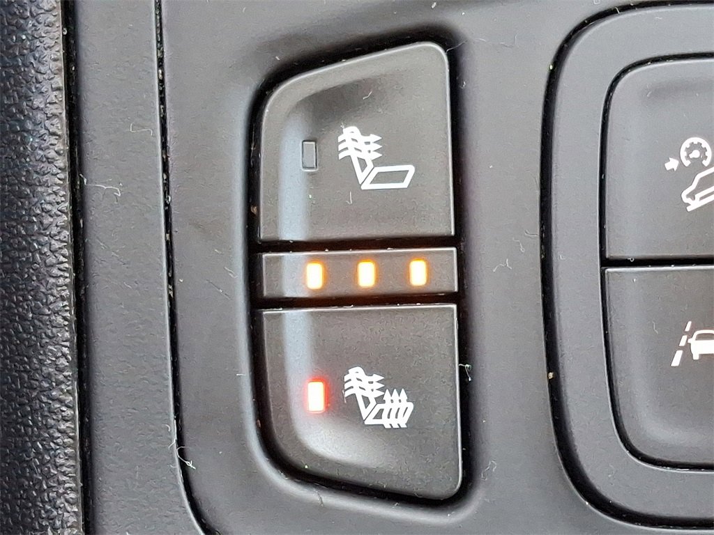 Used 2023 GMC Terrain SLE w/ Driver Convenience Package image 24