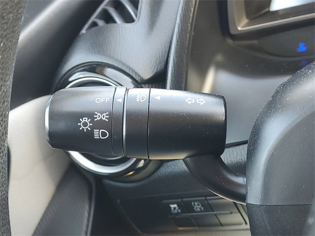 Used 2019 Toyota Yaris L image 17