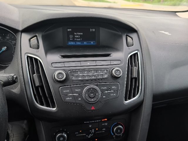Used 2015 Ford Focus SE w/ Equipment Group 201A FWD image 18