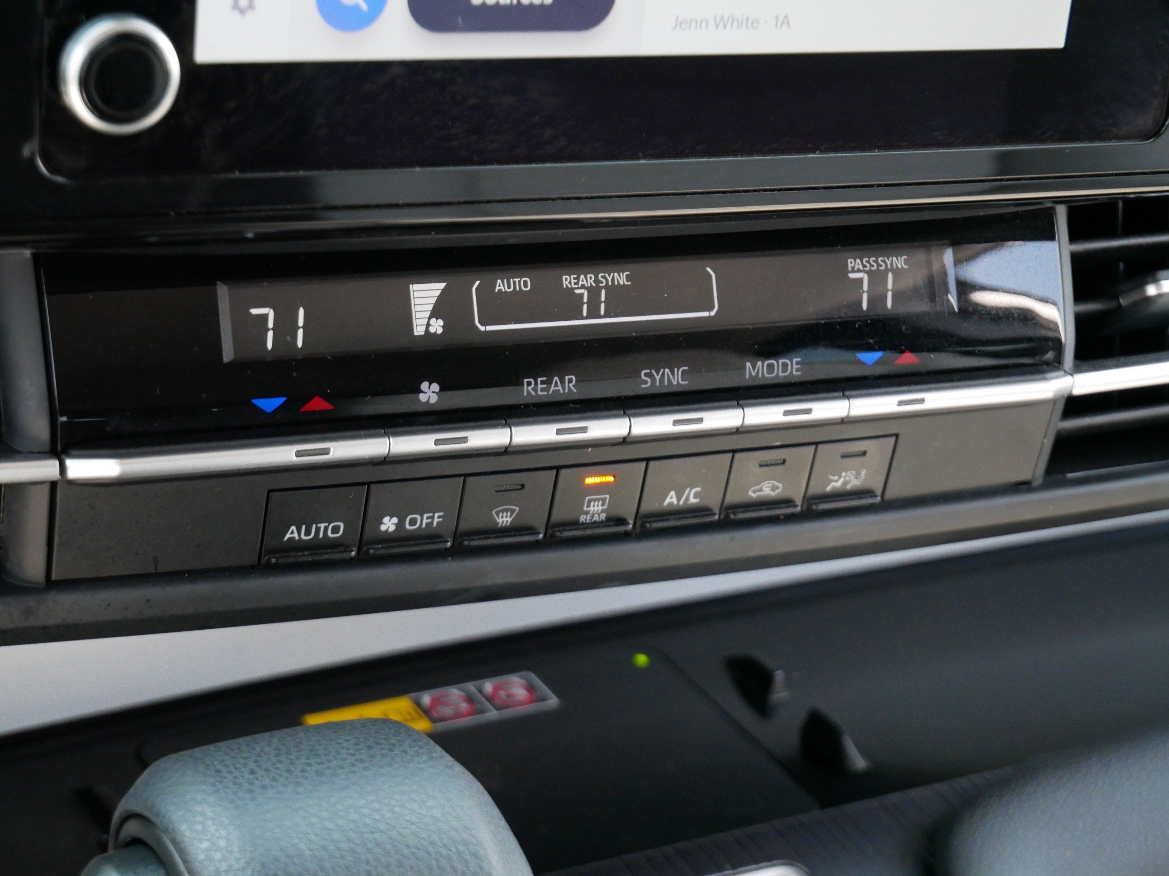 Certified 2025 Toyota Sienna LE FWD image 7
