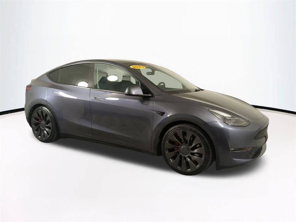 Used 2023 Tesla Model Y Performance image 2