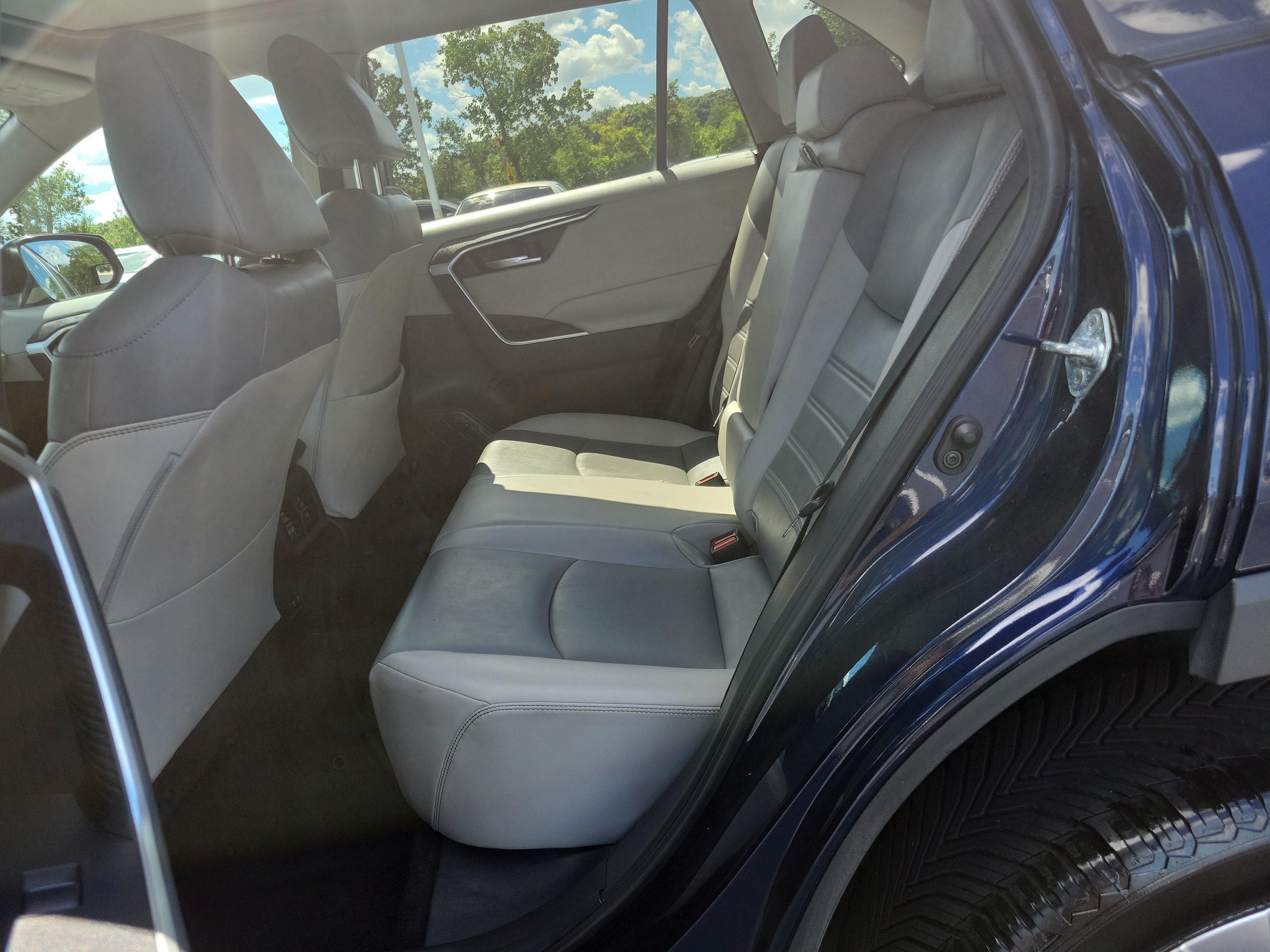 Used 2019 Toyota RAV4 XLE Premium w/ Cold Weather Package AWD/4WD image 12